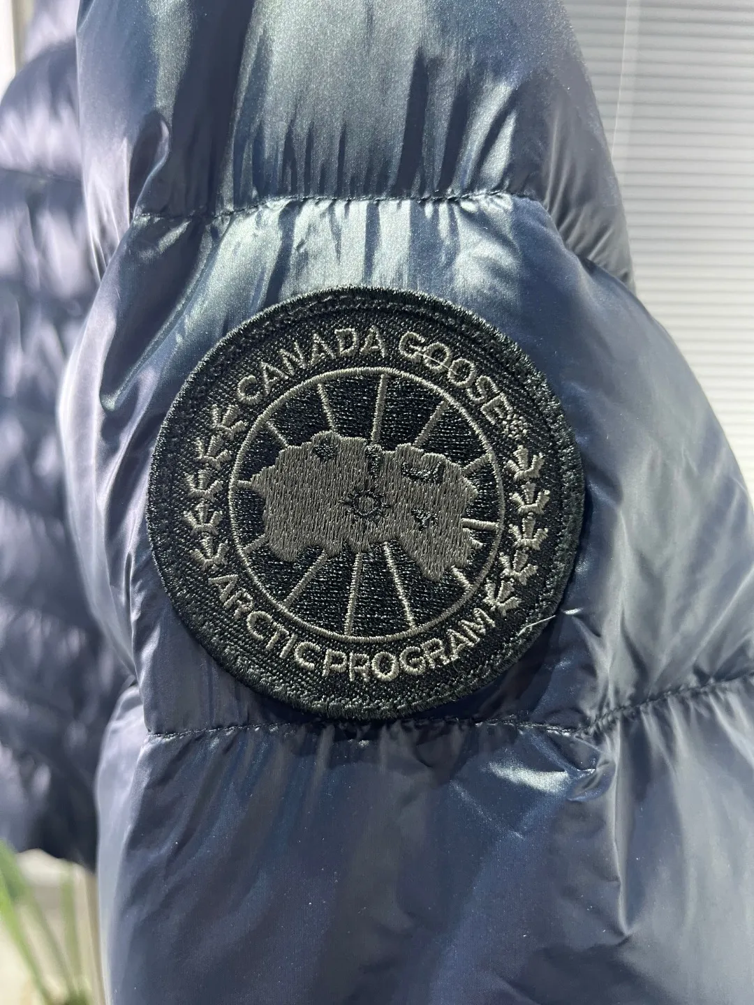 P840 𝑪𝒂𝒏𝒂𝒅𝒂 𝑮𝒐𝒐𝒔𝒆 Canada Goose 2227 Dark Blue Black Label Canada Goose Crofton Series Crofton Series Ski Season Logo Logo Solid Color Glossy Hooded Waterproof Windproof Ultra-Light Down Jacket Men's Style: Blue